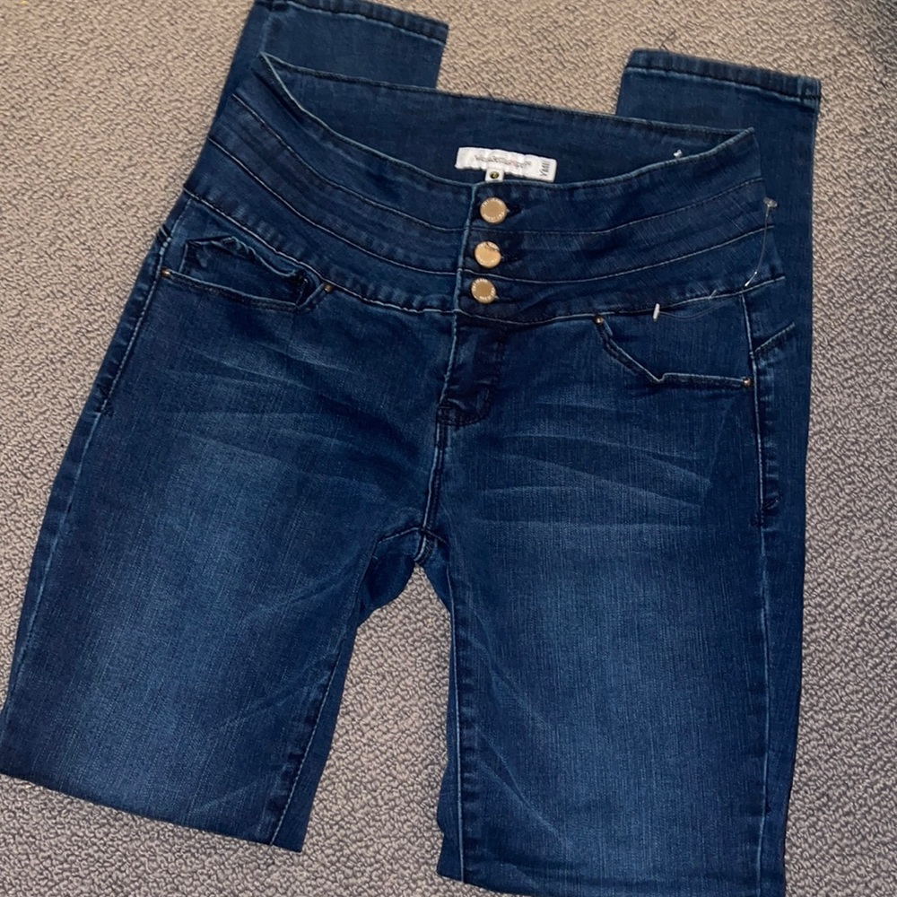 Shaping, skinny jeans